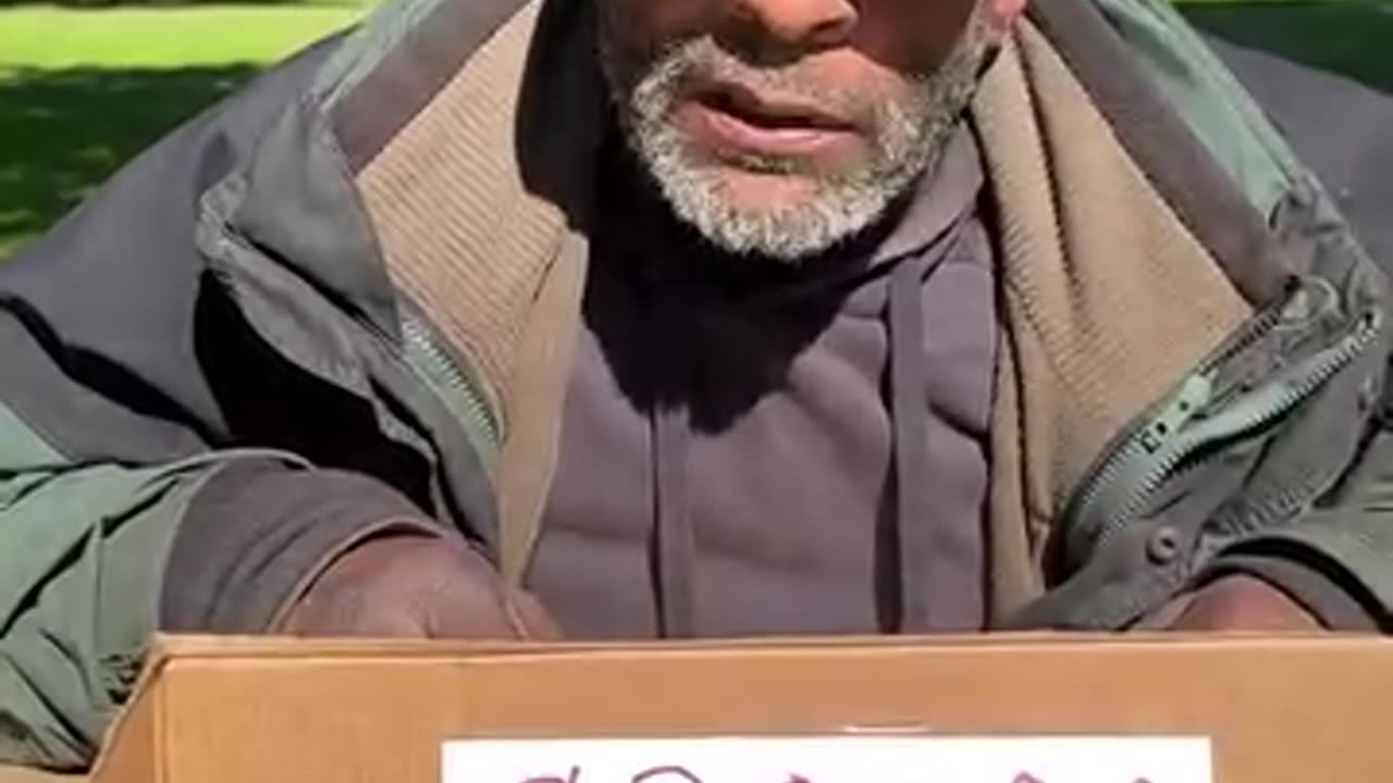 Millionaire blessed the homeless with $20,000 and made us cry