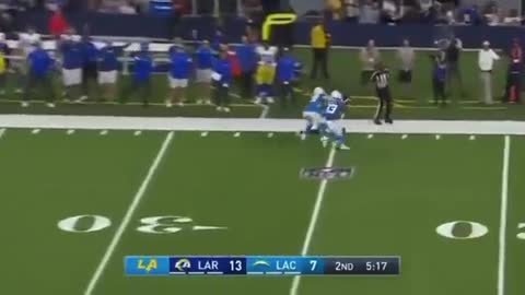 Chargers defender tackled his own teammate instead of the receiver