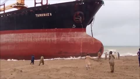 Ship crashing into shore 2022