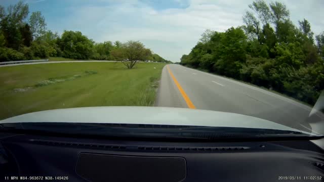 Driver Dodges Chaos on Highway