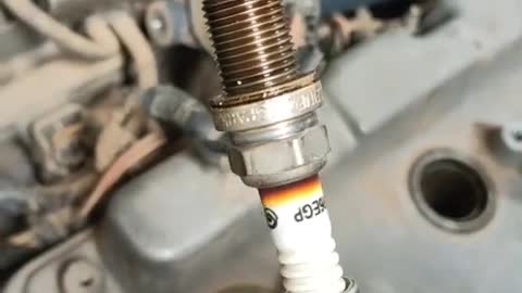 Handy tool for removing spark plugs