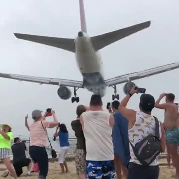 The plane approaches people and frightens them