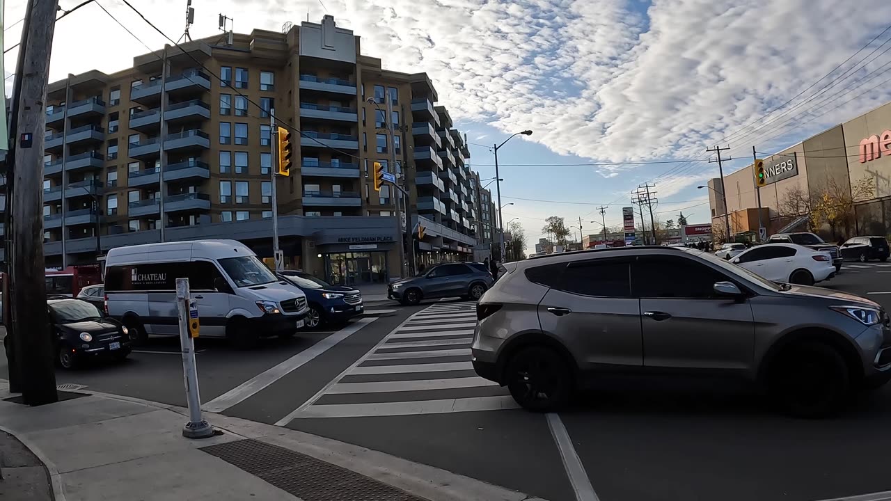 TORONTO CANADA WALKING AROUND ON A NORTH YORK STREET BATHURST ST / LAWRENCE AVE (DEC 2024)