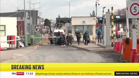 Ukraine Invasion_ Queues as thousands cross into Poland for safety