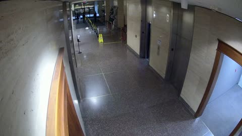 8003FCOB01ElevatorLobby_2021-01-06_22h40min01s417ms.mp4