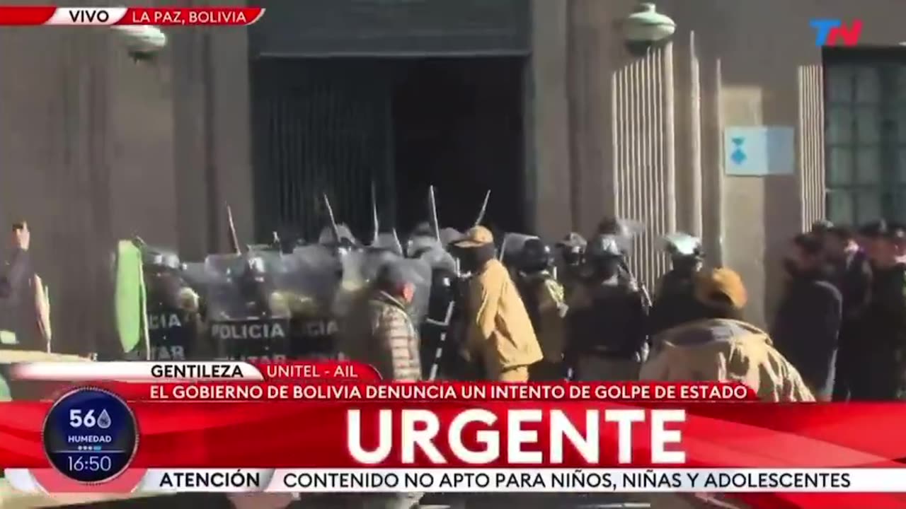 Bolivia Coup — A tank breaks the door of the Palacio Quemado