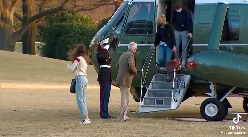 President Biden and First Lady Jill Biden Arrive back in White House together with their grand kids