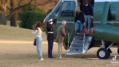 President Biden and First Lady Jill Biden Arrive back in White House together with their grand kids