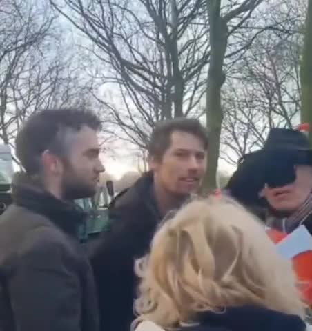 The Dutch convoy for Freedom rolls into Hague