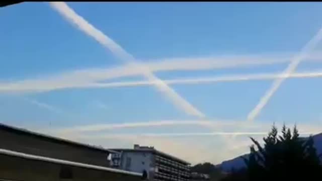 Chemtrails Nie trzeba wiele wyjaśniać. Znaleźliśmy to na hiszpańskiej stronie.