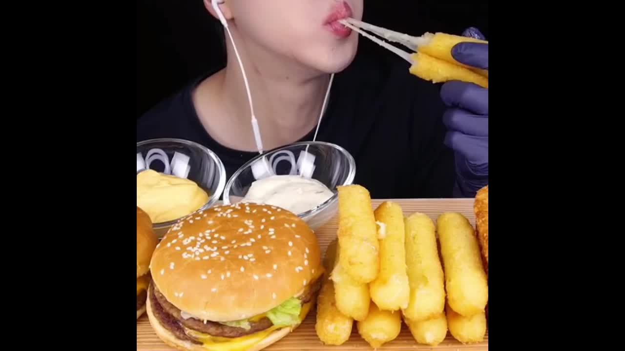 mozzarella sticks , hash brown | mukbang show