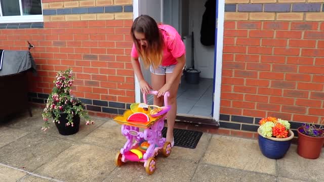 Ruby takes care of Babies! Kids Pretend Play with Baby Dolls Dress Up and Breakfast Feeding video