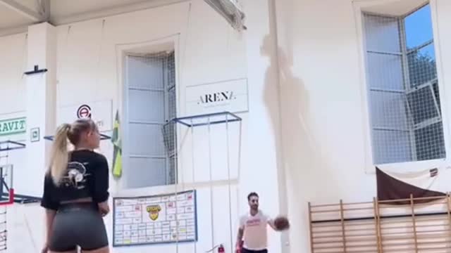 We all need a girl like this 😍👀