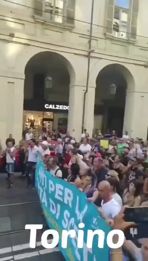 Italy comes out in Force against Covid Passports