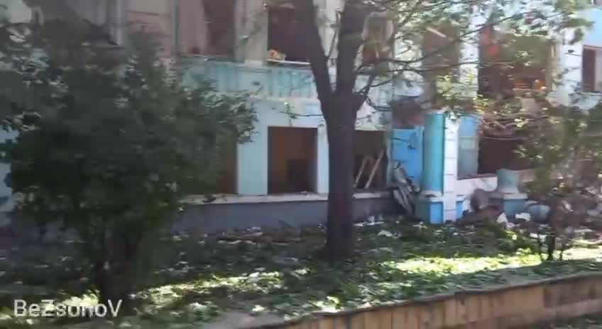 Ukraine Shell & Kill Civilians In Center Of Donetsk