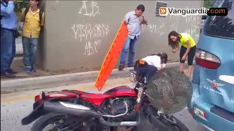 Motociclista se fracturó el rostro tras choque en carril exclusivo de Metrolínea