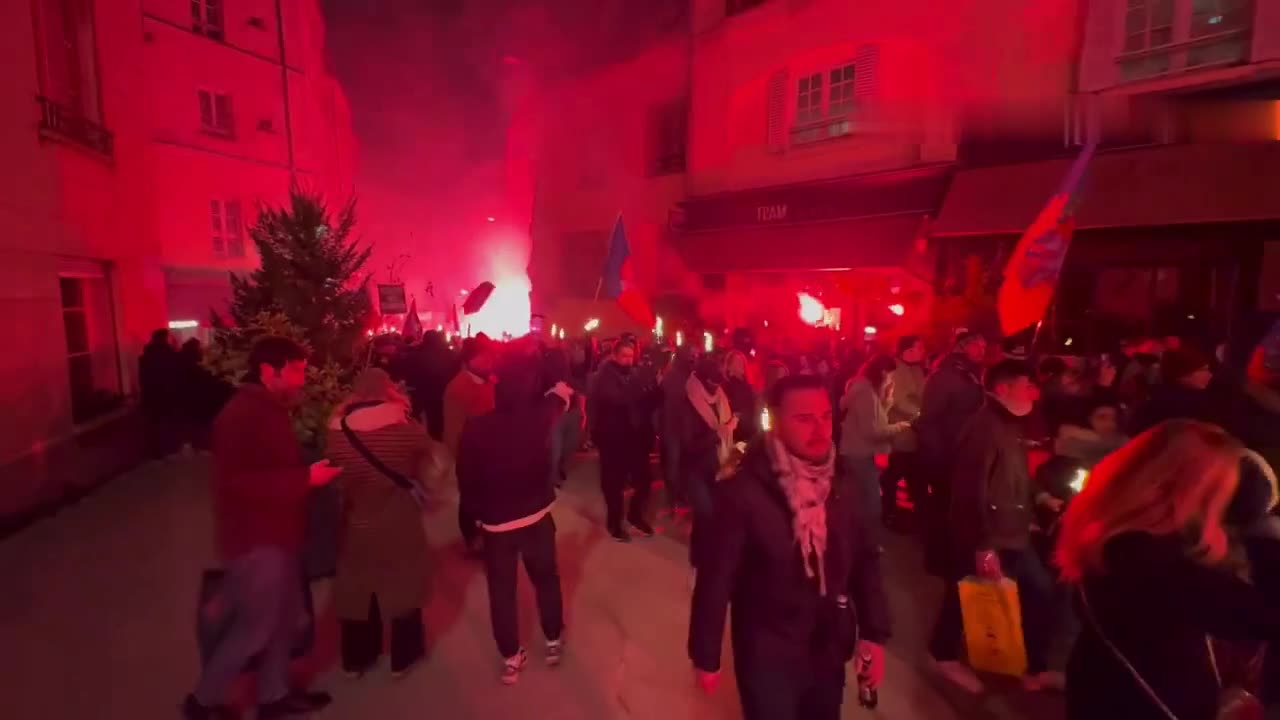 🚨BREAKING: Torchlight march by French nationalists in #Paris