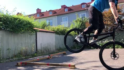 Easy way to do bicycle freestyle and balance