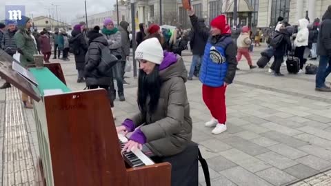 Inside Ukraine_ Pianist plays 'What A Wonderful World' at Lviv train station