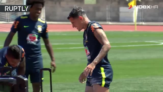 Neymar jajima i brašnom gađao Coutinhoa