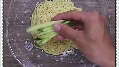 cold noodles with shredded chicken