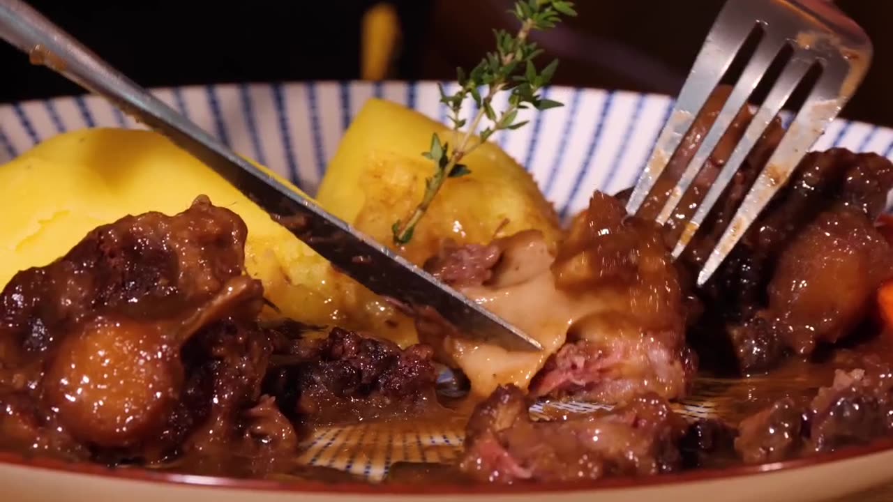 Oxtail Soup: The Secret to Unbelievably Tender Meat