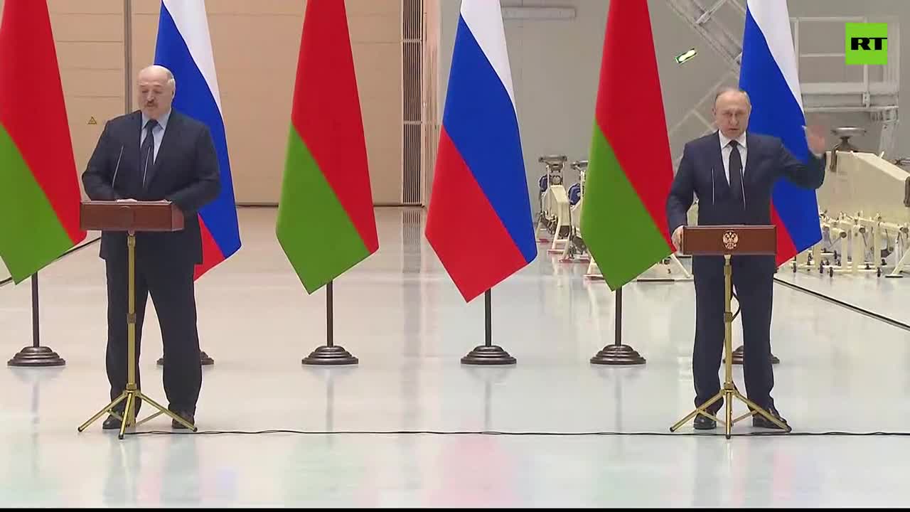 Putin:Un singolo paese non può più dominare il mondo.Parlando delle sanzioni imposte a Mosca, Putin ha dichiarato che coloro che le avviano "saranno i primi a soffrirne"