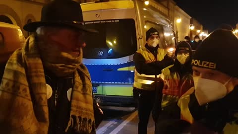 Hauptkommissar (aD) Karl Hilz klärt verantwortlichen Polizist H.Kaspar auf