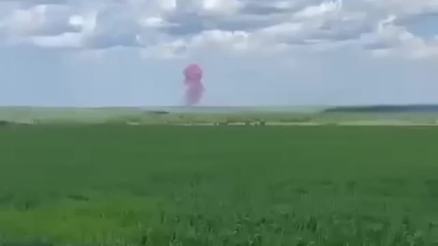 Ukraine War - Explosion, a poisonous cloud about 1 km high