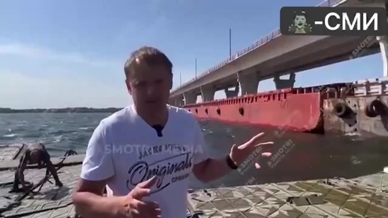 The occupiers built the structure from barges next to the Antoniv bridge in Kherson. Presented per