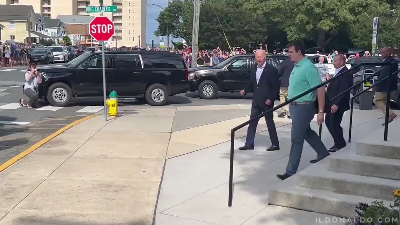 COMING THROUGH!!!😂😂😂