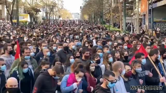 Grèce, les manifestations continu et la tension monte