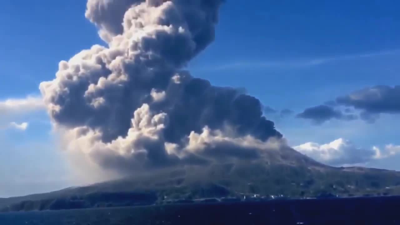 5 Volcano Eruptions Caught on Camera