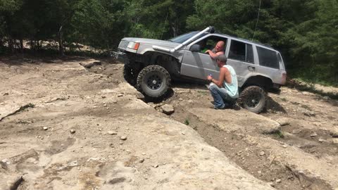 Grand Cherokee on Boggers hanging up on a double Tuttle ORV