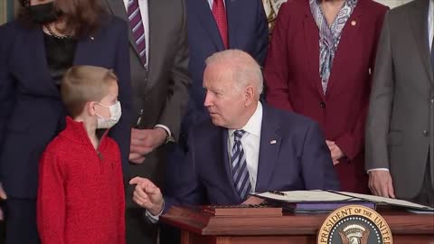 Biden chatting with a child: I can show you around the White House