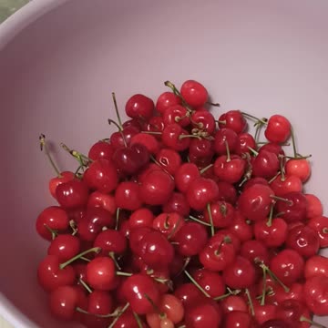 Washing fresh cherries