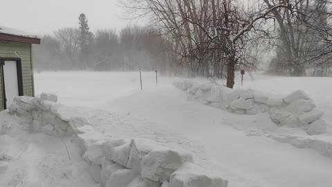 South wind on snow wall 012622 0900 CET