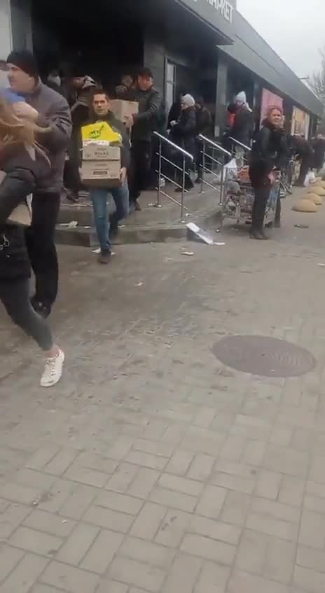 local thieves looting in ukraine....isnt there a war on?