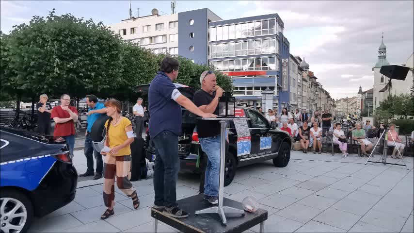 79. MAHNWACHE - BAUTZEN, Kornmarkt, 08 08 2022 - SPENDENAKTION für Feuerwehr, HARRY sagt DANKE