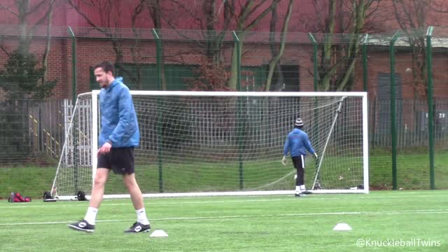 Knuckleball Freekick Test - £300 vs £20 BOOTS!