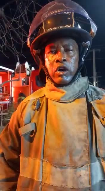 Bomberos controla incendio en local comercial