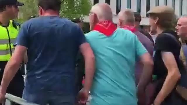 Dutch Citizens Clash With Police in Almelo Amid Their Efforts to Defend the 'No Farms, No Food' Mural