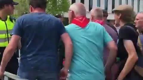 Dutch Citizens Clash With Police in Almelo Amid Their Efforts to Defend the 'No Farms, No Food' Mural