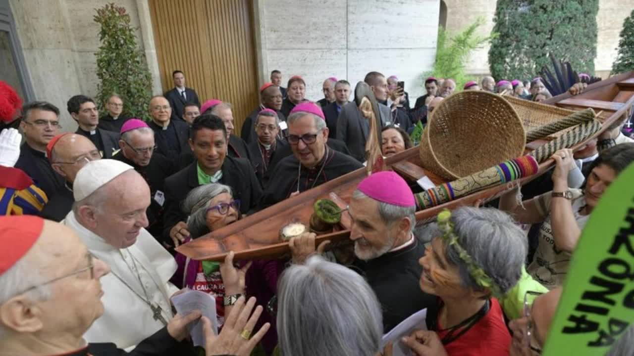 i recenti sacrilegi in stile pagano egizio commessi il 4 ottobre 2019 da PAPA FRANCESCO LA VIPERA E LA CUPOLA MASSONICO PAGANA GESUITA POLITEISTA GRECO/EGIZIA/FENICIA/CANANEA SERVI DI SATANA E SCHIAVI DEI LORO PECCATI