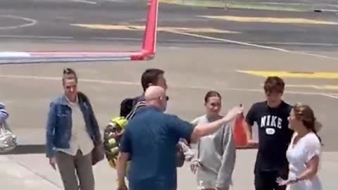 Justin Trudeau arrives in Costa Rica with no mask and no shame.