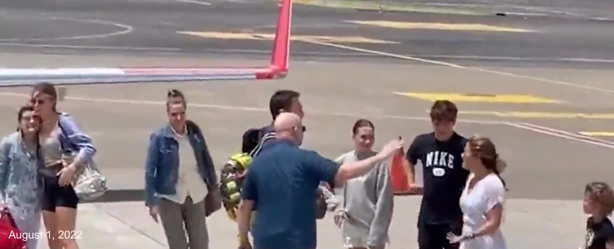 Justin Trudeau arrives in Costa Rica with no mask and no shame.