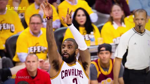 LeBron James Grabs a BEER During Game 1 vs Raptors