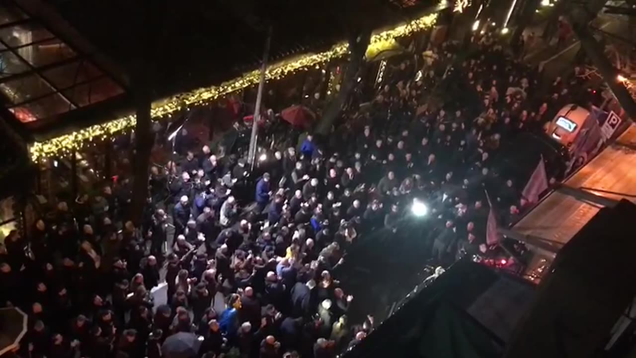 Dita e 8-të/ Qindra demokratë në mbështetje të kreut të PD-së, Sali Berisha