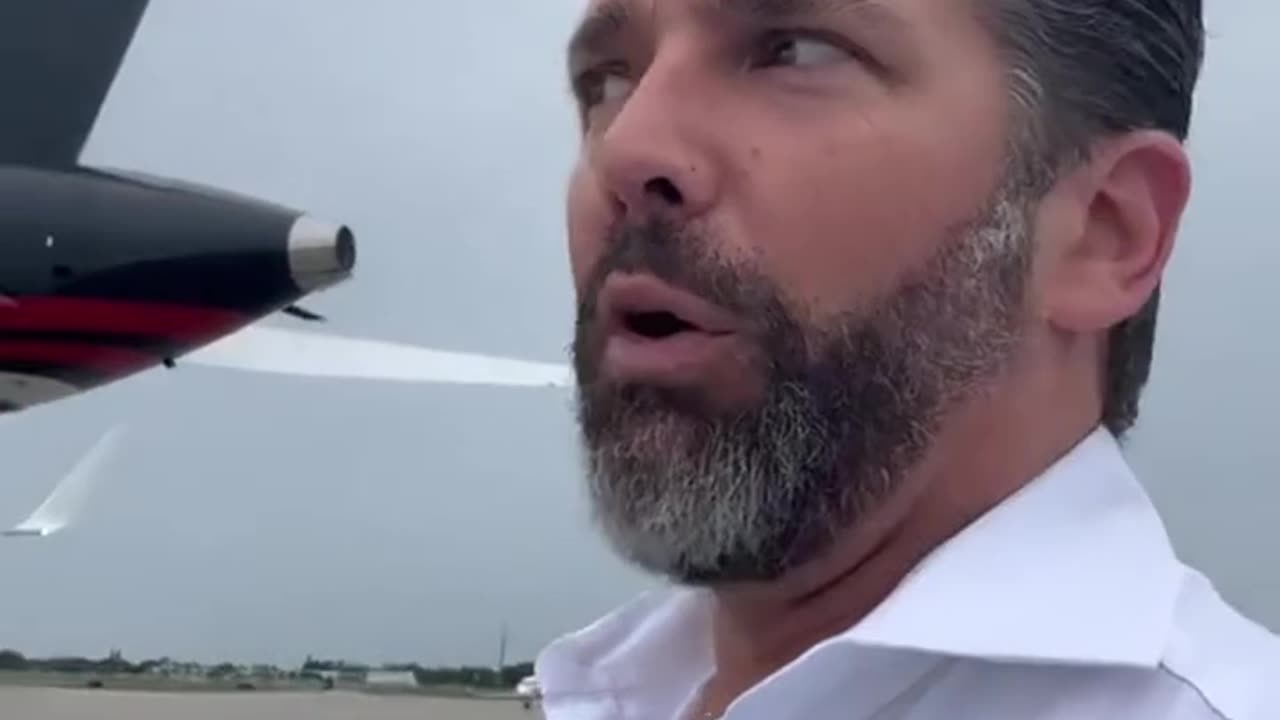 Donald Jr. is showing off his 757 again!!!