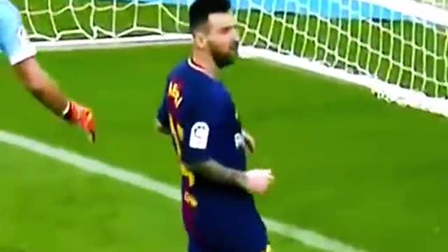 Lionel Messi crazy nutmegs and dribbles